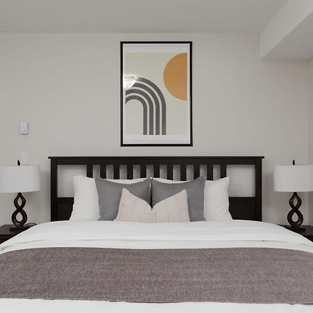 Villa Tastefully Furnished And Newly Updated 2 Bd Central Lynn Valley North Vancouver Exterior foto