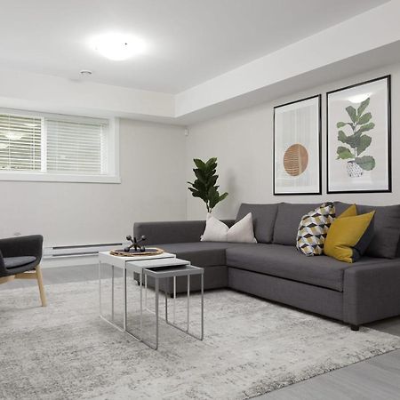 Villa Tastefully Furnished And Newly Updated 2 Bd Central Lynn Valley North Vancouver Exterior foto