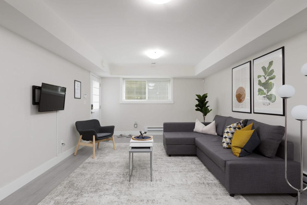 Villa Tastefully Furnished And Newly Updated 2 Bd Central Lynn Valley North Vancouver Exterior foto