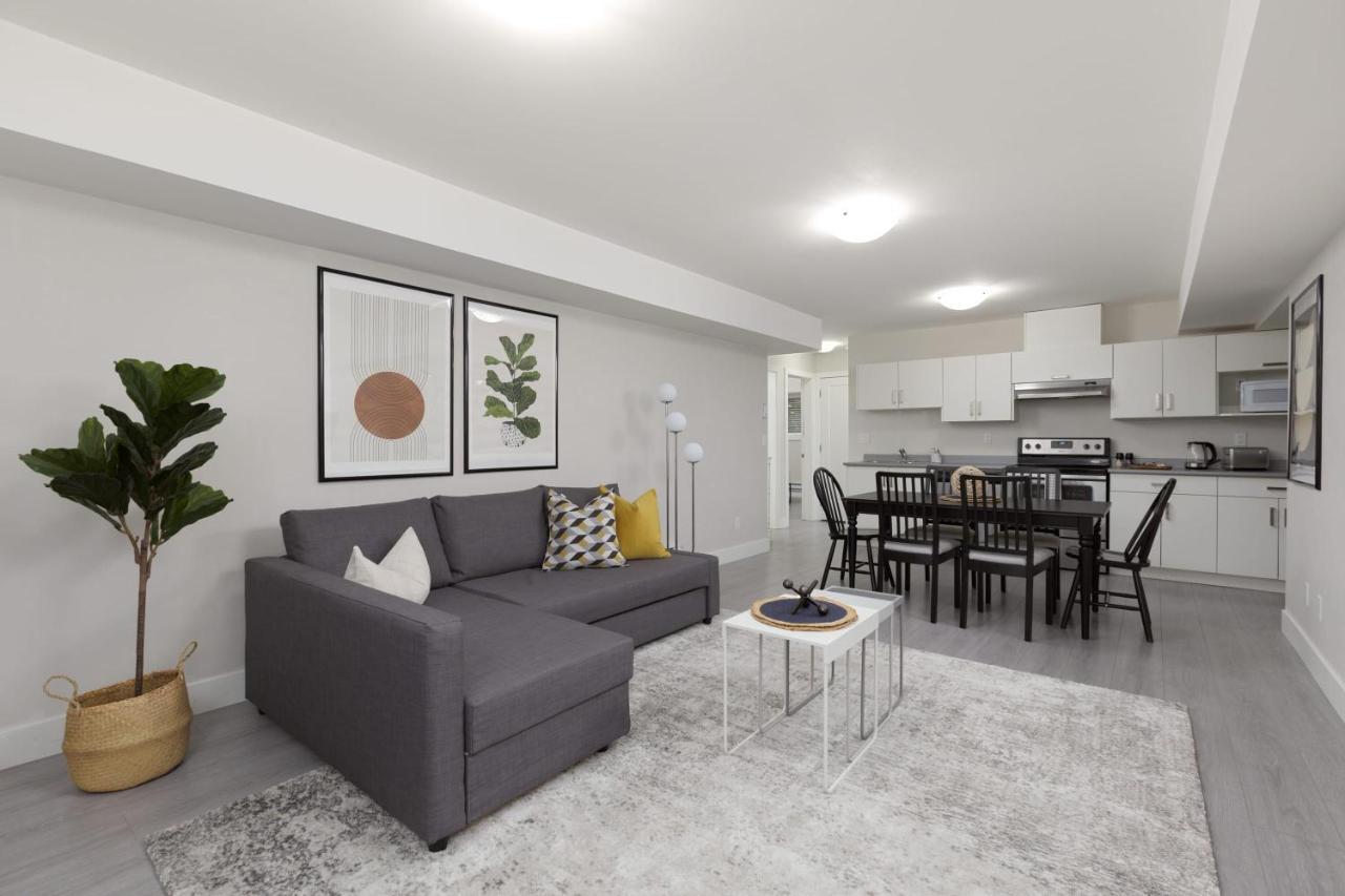 Villa Tastefully Furnished And Newly Updated 2 Bd Central Lynn Valley North Vancouver Exterior foto
