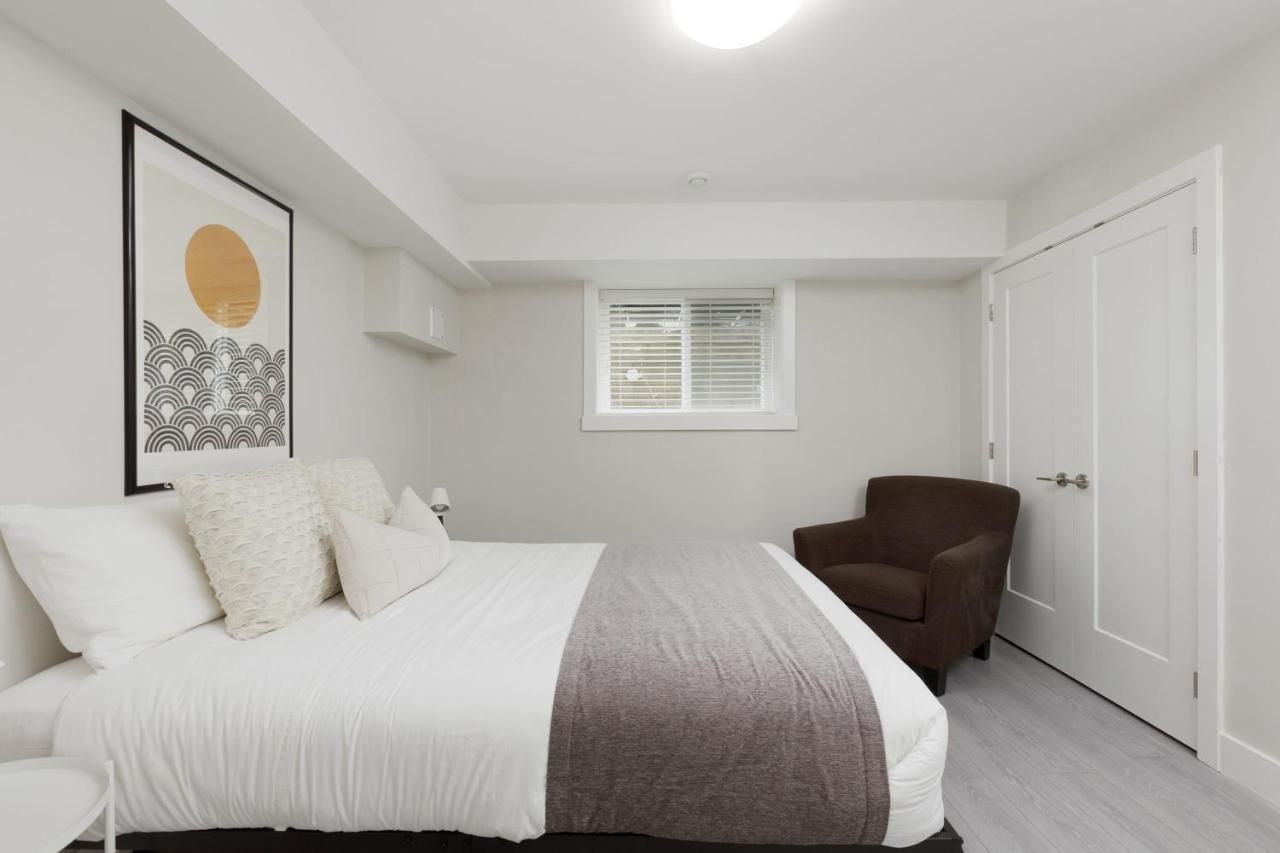 Villa Tastefully Furnished And Newly Updated 2 Bd Central Lynn Valley North Vancouver Exterior foto