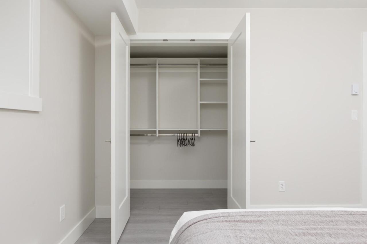 Villa Tastefully Furnished And Newly Updated 2 Bd Central Lynn Valley North Vancouver Exterior foto