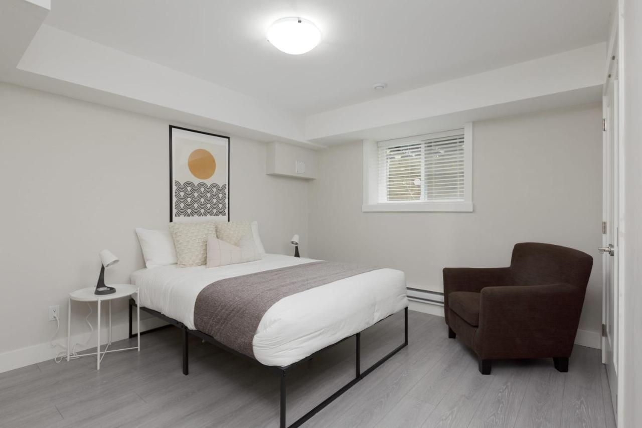 Villa Tastefully Furnished And Newly Updated 2 Bd Central Lynn Valley North Vancouver Exterior foto