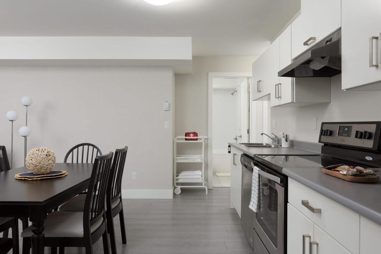 Villa Tastefully Furnished And Newly Updated 2 Bd Central Lynn Valley North Vancouver Exterior foto